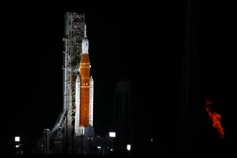 Fuel leaks force NASA to scrub launch of new moon rocket
